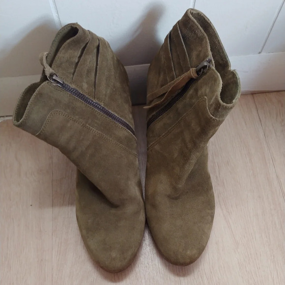 Anthropologie Holding Horses Olive Green suede Heels Bootie Size-39 US 8.5-9 - Picture 2 of 10